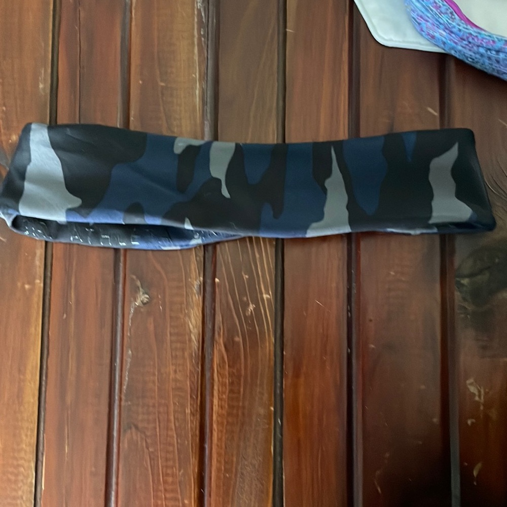 Camo navy, gray, and black grippy Athleta headband
